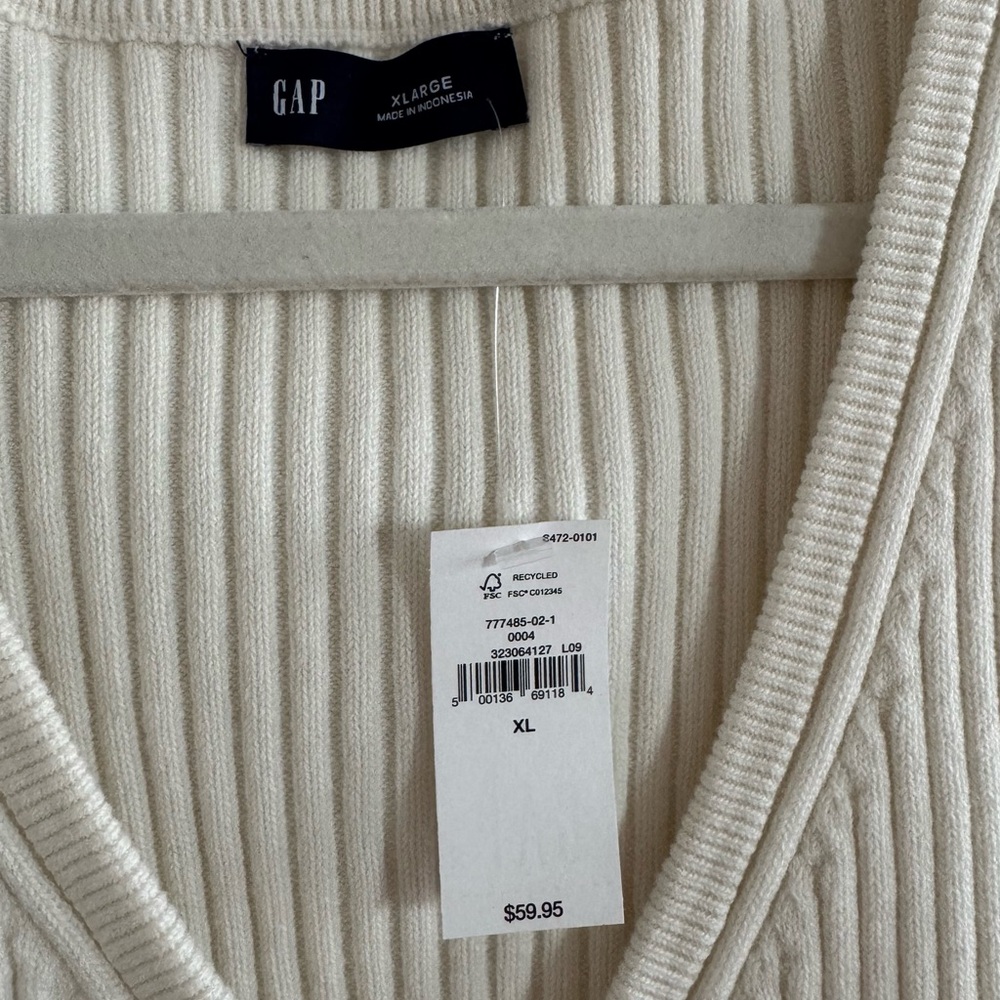 Gap Ribbed V-Neck Button-Up Top - Picture 6 of 7